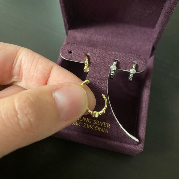 Sterling silver , cubic zirconia earring ✨ - Picture 2 of 3